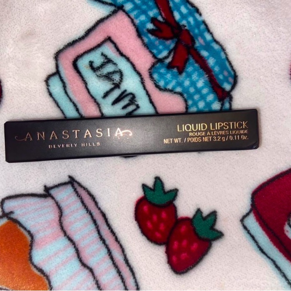 Anastasia Beverly Hills liquid lipstick in shade "Kathryn"